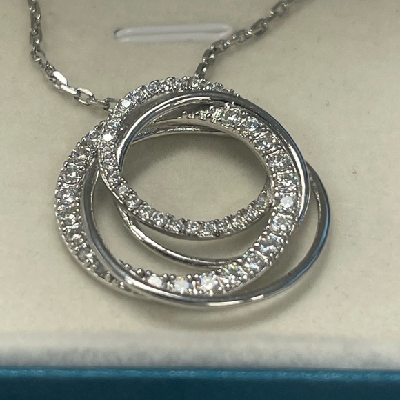 200-300- -Women Clothing-  08/20/25 at 4:30 pm est - Picture 11 of 13